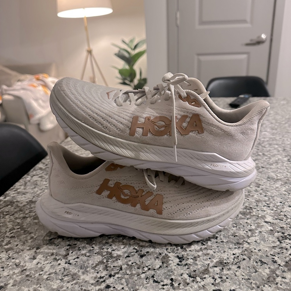 HOKA women’s Mach 3 running shoes